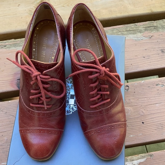 Nine West Oxford burgundy heels - Picture 2 of 3